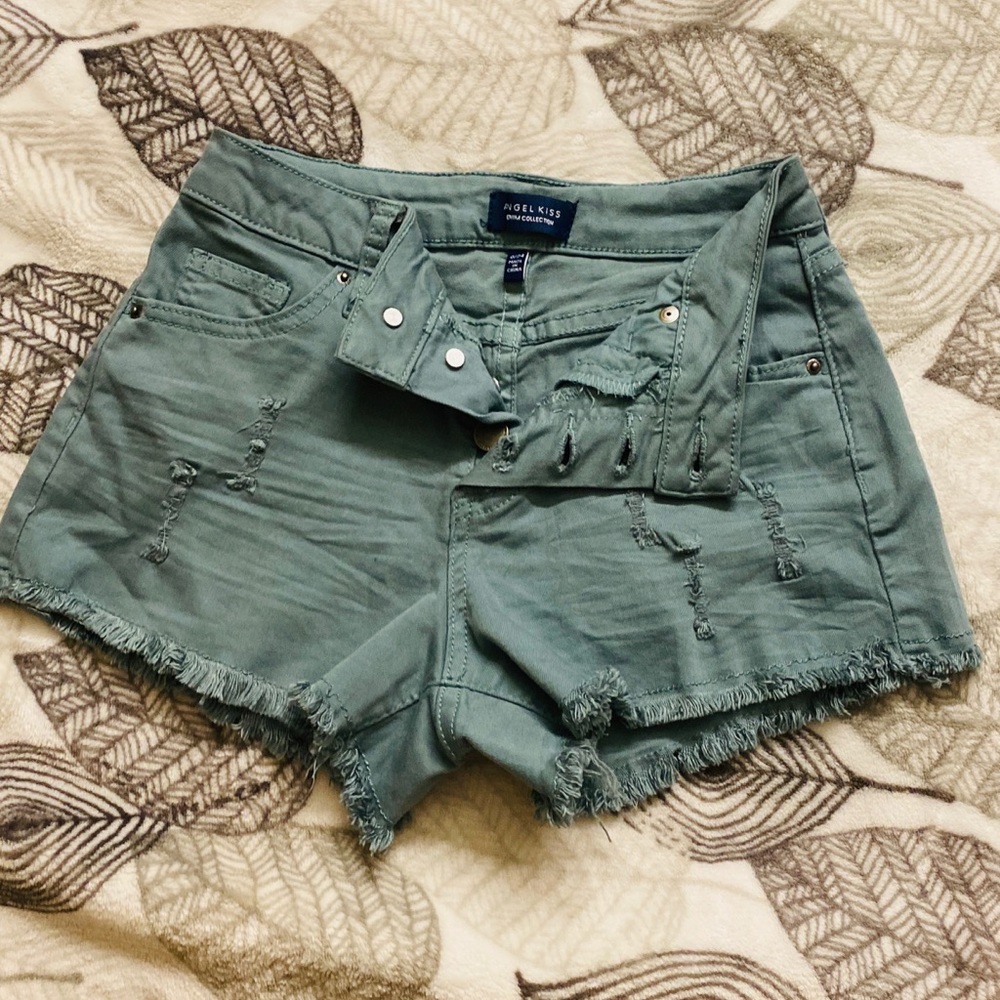 Mini shorts💚 - Picture 5 of 7